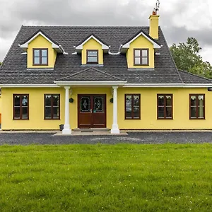 Holiday home Yellow House